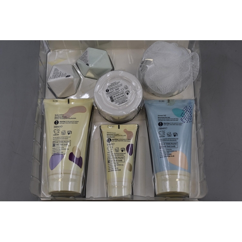 404 - A Bergamot & Cashmere Ultimate Gift Set. Includes Body Wash, Body Lotion, Body Butter, Hand Cream, F... 