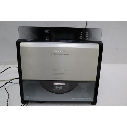 509 - A Panasonic CD Stereo System SA-EN9, Powers on When Tested.