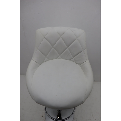 525 - White Raise and Fall Bar Stool ideal spare to have around at this time of year fully working