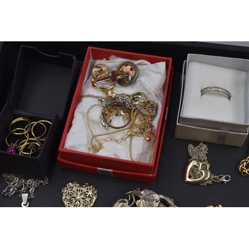 23 - Selection of Mixed unsorted Jewellery, Includes Silver