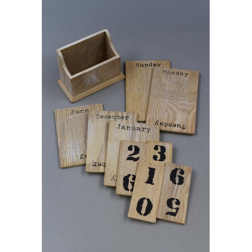 81 - Gisela Graham Desk Decoration Perpetual Calendar