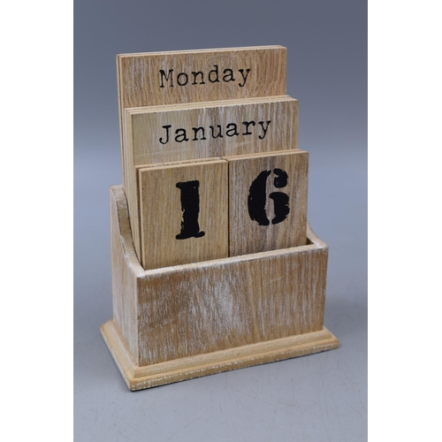 81 - Gisela Graham Desk Decoration Perpetual Calendar