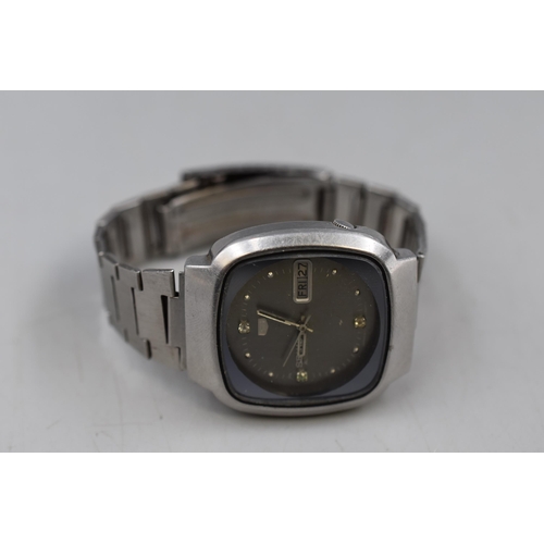 60 - Seiko 5 Automatic Day / Date Gents Watch (Working)