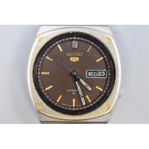 69 - Seiko 5 Automatic Day / Date Gents Watch with Leather Strap (Working)