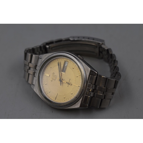 29 - Seiko 5 Automatic Gents Day / Date Watch (Working)