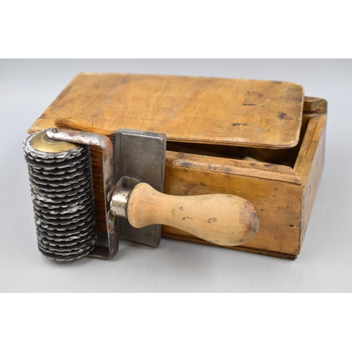 186 - Victorian Special Effects Graining Paint Roller with Brush and Box