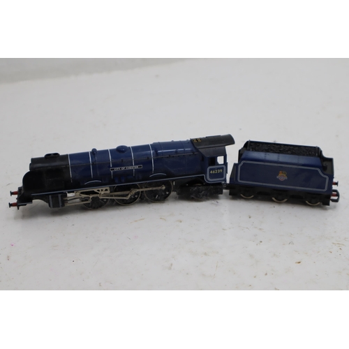 585 - A Hornby Caledonian Stream Train Set - City Of Chester 00 Gauge VGC. Missing Wheels on One of The Ca... 