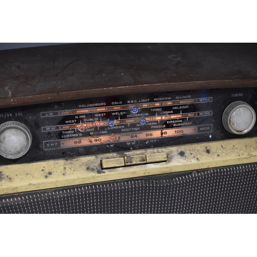 202 - Vintage Bush VHF81 Long, Medium and VHF waveband valve AC/DC mains operated tabletop radio Powers on... 