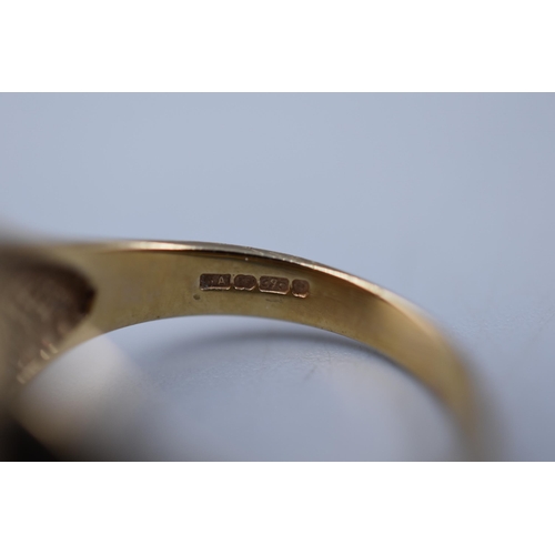 4 - A 9ct Gold Signet Ring (Size O).