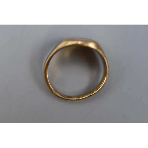 11 - A 9ct Gold Signet Ring, Size P.