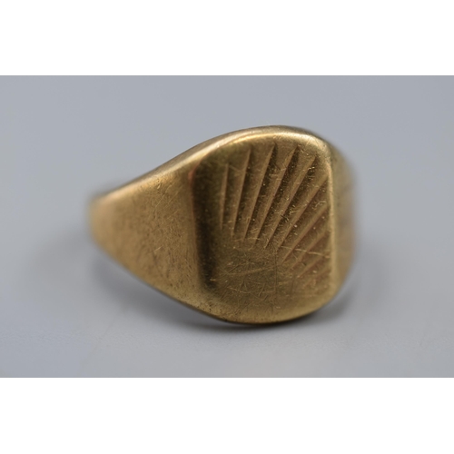 11 - A 9ct Gold Signet Ring, Size P.