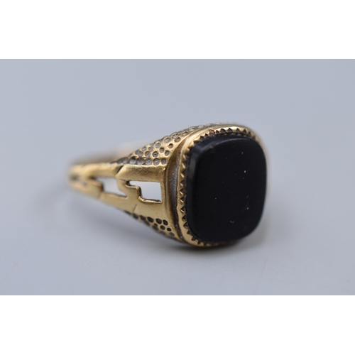 12 - A 9ct Gold Black Stoned Ring (Size U).