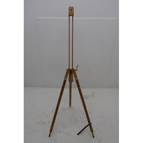 237 - Large New Winsor and Newton Adjustable Pine Easel