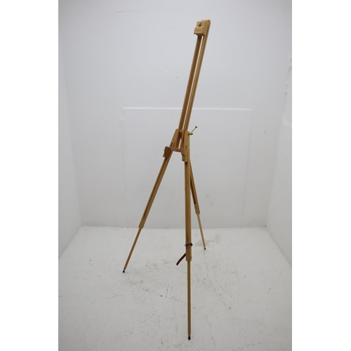 237 - Large New Winsor and Newton Adjustable Pine Easel