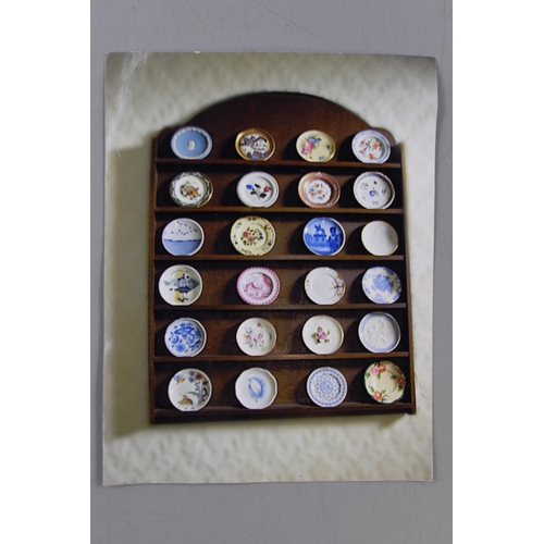 139 - Set of 24 Miniature plates of the World from the Great porcelain Houses complete with Certificates