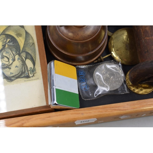 85 - A Mixed Selection of Collectable Items. Includes Ireland Lighters, Cribbage Board, Collectable Westm... 