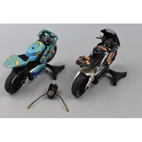 325 - Two Scalextric Bikes, Suzuki and Honda.