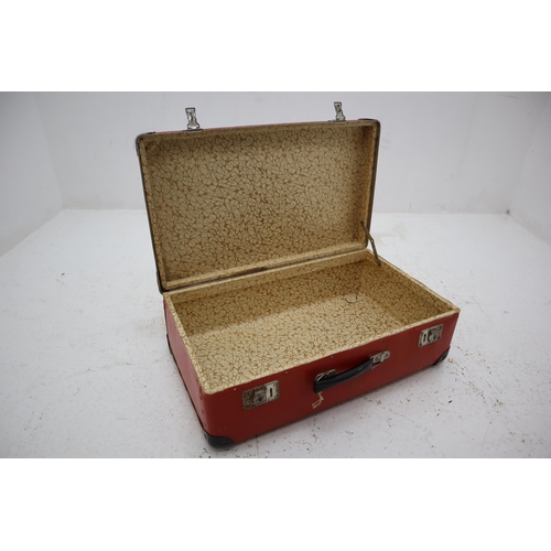 526 - A Vintage 1950's Kazeto Red Case, With Key. Approx 13