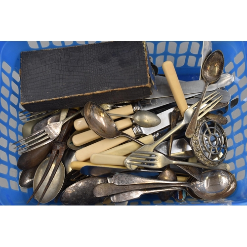 542 - Selection of Vintage Cutlery