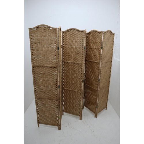 550 - 6 Panels Room Divider Approx 68