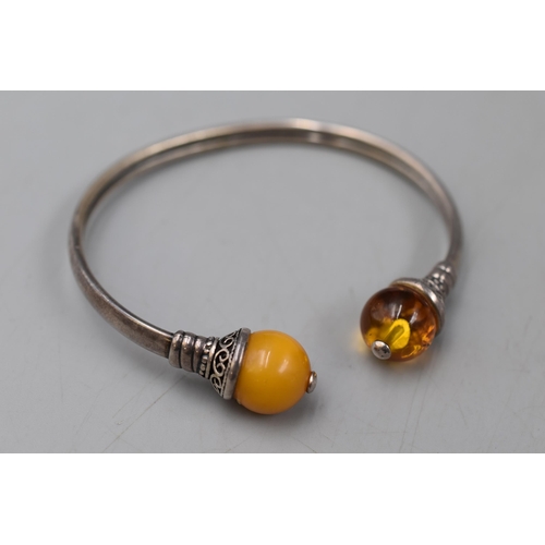 35 - Vintage Silver Butterscotch Amber Stoned Bracelet Complete with Presentation Box