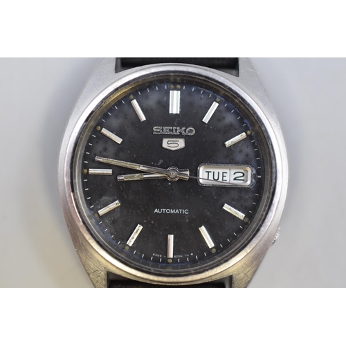 53 - Seiko 5 Automatic Day / date Gents Watch with Leather Strap (Working)