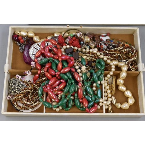 59 - Jewellery Box Containing a Selection of unsorted Jewellery with Removeable Tray (11