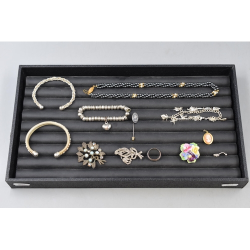 61 - Selection of jewellery including Bangles, Bracelets, Necklace, Pendants and More