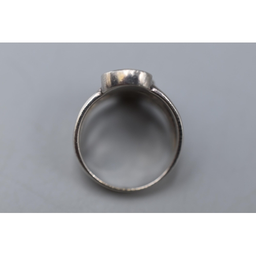 5 - A 925. Silver Mother of Pearl Ring, Size O.