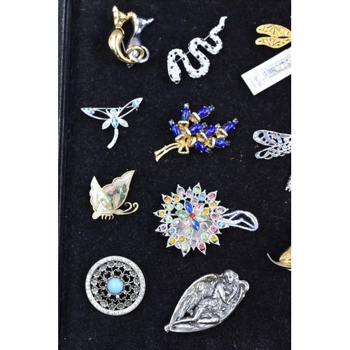 41 - A Selection of Sixteen Assorted Designer Brooches.