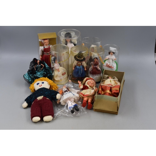 673 - Mixed Lot of Vintage Dolls