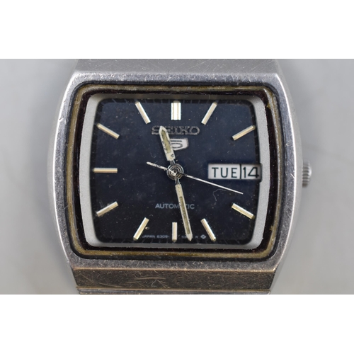 112 - Seiko 5 Day / Date Automatic with Leather Strap (Working)