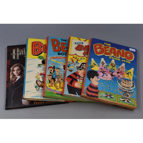 564 - Mixed lot of Hardback Annuals to include Harry Potter poster Annual and Four Vintage Beano Annuals