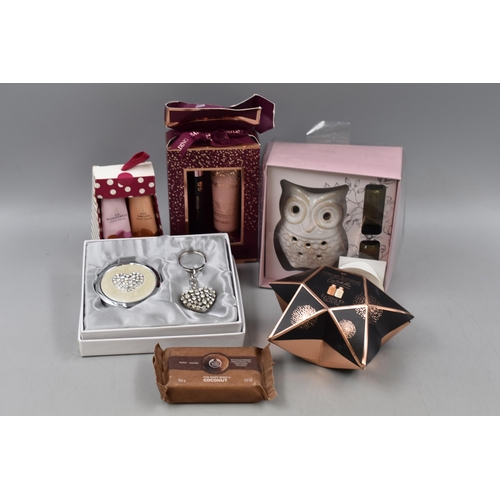 479 - Ladies Gift Set to Include Owl Scented Gift Set, Baylis & Harding Hand Cream & Perfume Rolle... 