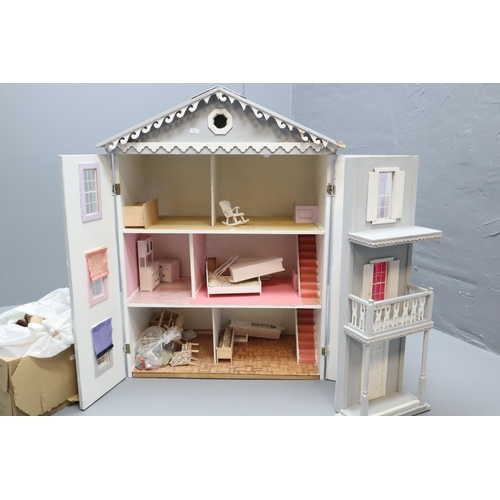 600 - A Vintage Wooden Georgian Style Dolls House With a Selection of Dolls House Furniture. Approx 17