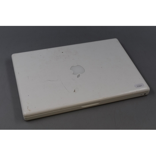 605 - Apple MacBook with 13