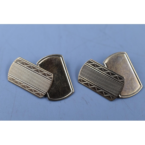 5 - A Pair of 9ct Gold Cufflinks, Approx 3g.