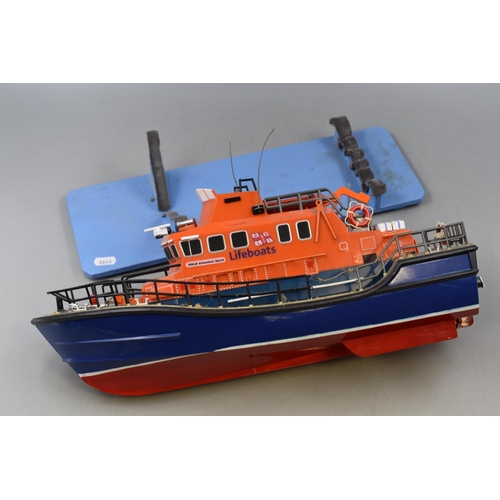 330 - Remote Control RNLI Lifeboat on Stand (no controller untested)