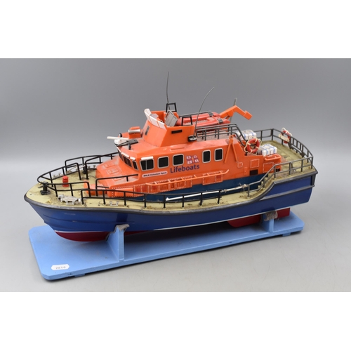 330 - Remote Control RNLI Lifeboat on Stand (no controller untested)