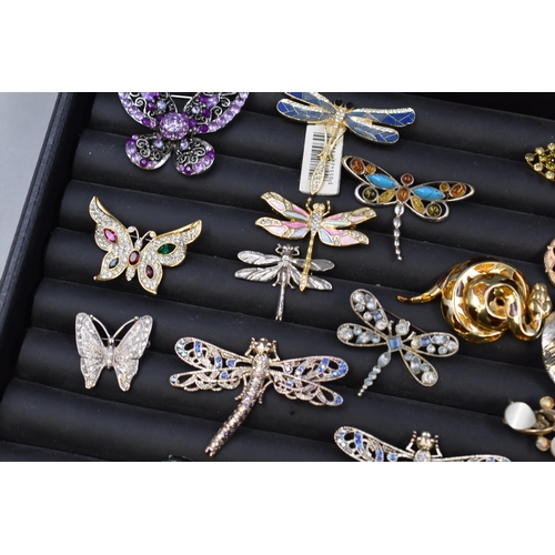 154 - A Selection of Twenty-Six Assorted Designer Brooches. Includes Cameo, Dragonfly, Butterfly and More.