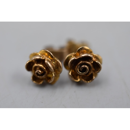 15 - Pair of 9ct Gold Floral Stud Earrings (1.74 grams) Complete with Presentation Box