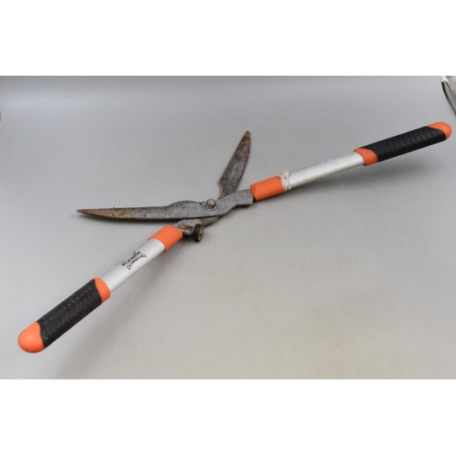 551 - Wilkinson Sword Hedge Shears