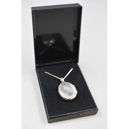 22 - Silver 925 Locket Pendant Necklace Complete with Presentation Box