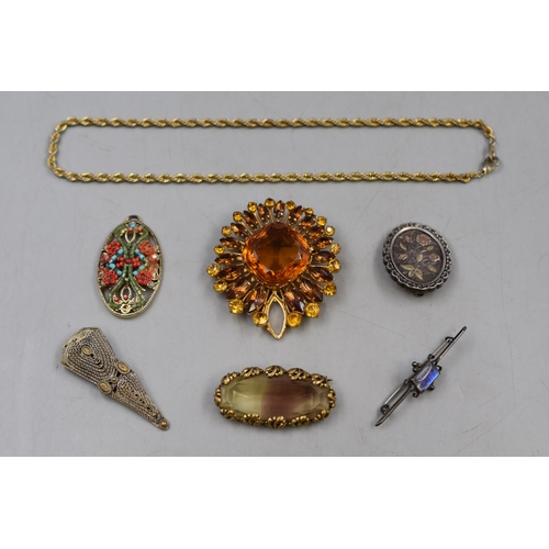 71 - Selection of Vintage Jewellery Including Silver