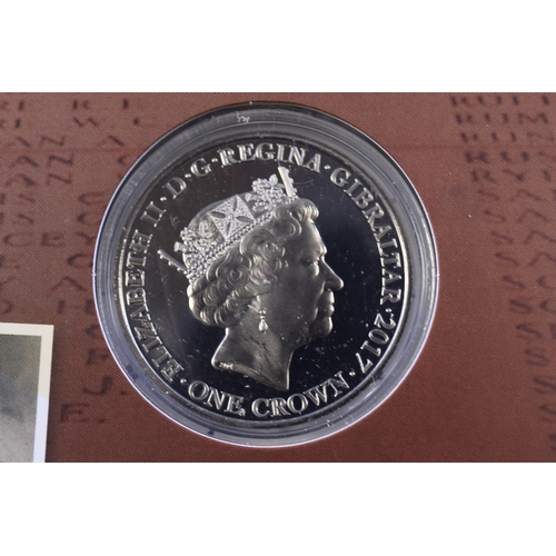 174 - The London Mint A War to End all Wars Coin Case containing a Elizabeth II Lest We Forget One Crown