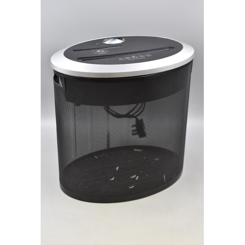 450 - Office Shredder can Shred Cd's, 10 Sheets of paper at a time and Credit Cards powers on when tested