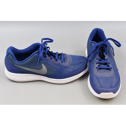 605 - A Pair of Size 5 Nike Revolution 3 Running Shoes, In Blue.