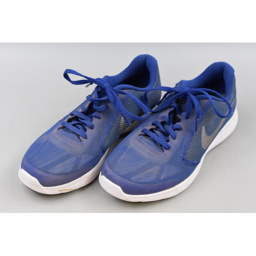 605 - A Pair of Size 5 Nike Revolution 3 Running Shoes, In Blue.