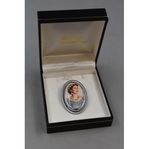 18 - Elizabeth II Coronation Brooch with Diamante Setting Complete with Presentation Box