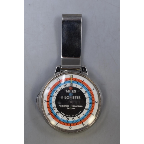 73 - Vintage German Multispeed Miles to kilometers Pedometer working when tested in storage case